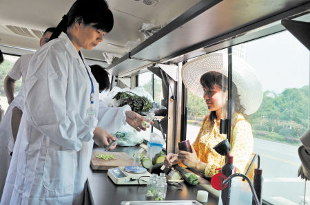 挑選食品安全檢測車廠家，需要注意這3點