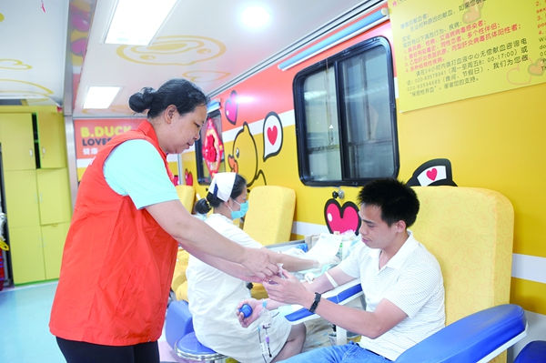 獻血車給秋葵视频男人的加油站帶來什麽好處？01